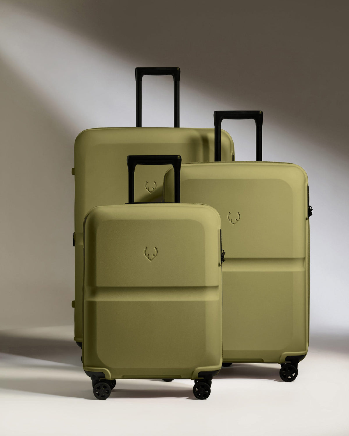 Antler Luggage - Suitcase Set in Reed Green - Single Stripe - Hard Suitcase - Standard Cabin Set Suitcase Set in Green - Single Stripe | Cabin Luggage & Large Suitcases