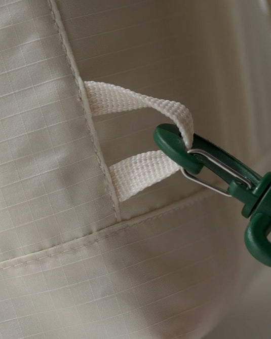 a close up of a zipper